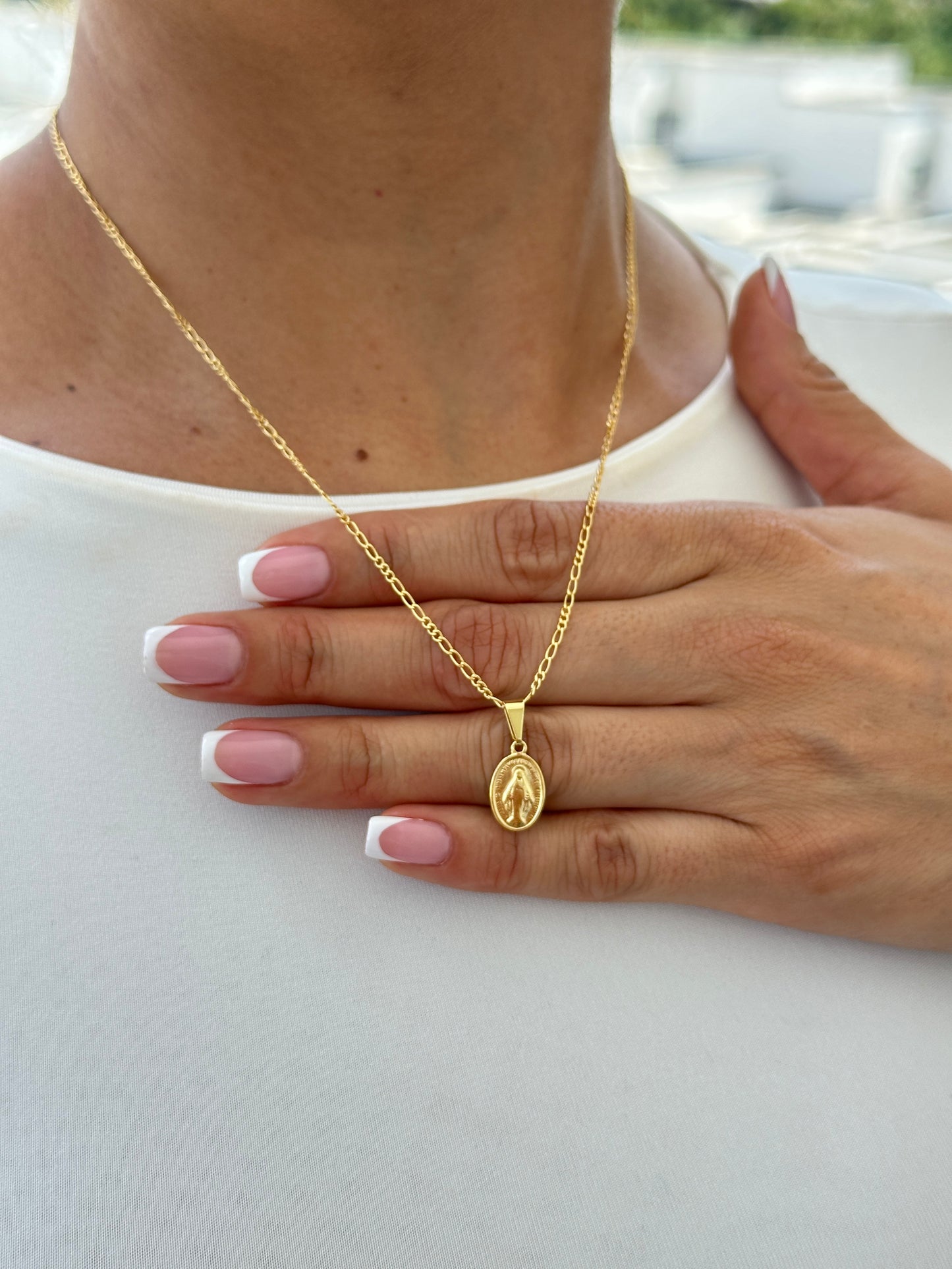 Cadena 3x1 + Dije Virgen Milagrosa + topos